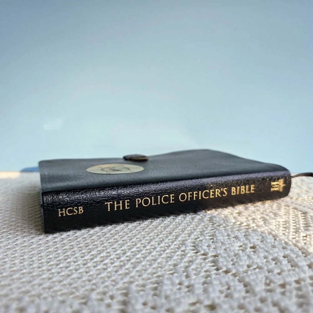 HCSB Police Officer's Bible 2004  Holman Black Bonded Leather Tab Closure w/ BOX